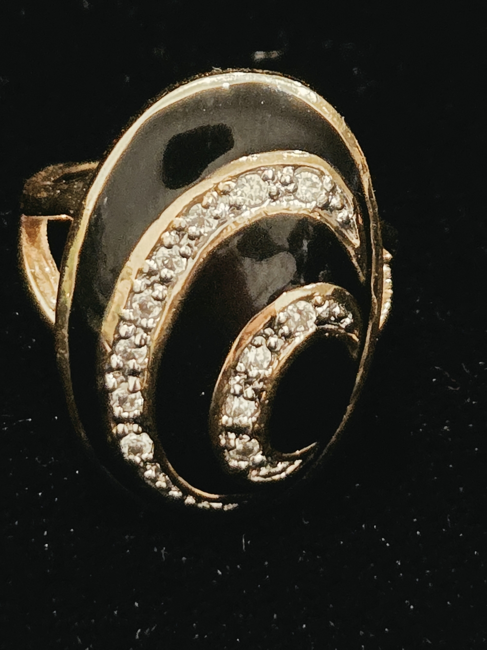 EDCO  COLLECTABLE Gold-Tone Black Enamel & Crystal Statement Ring